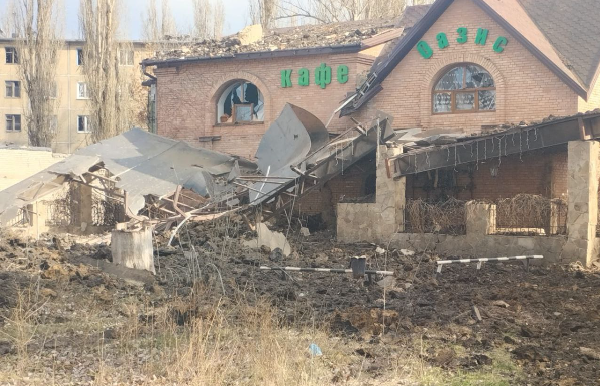Пошкодження внаслідок обстрілів. Фото: telegram/Павло Кириленко / Донецька ОВА