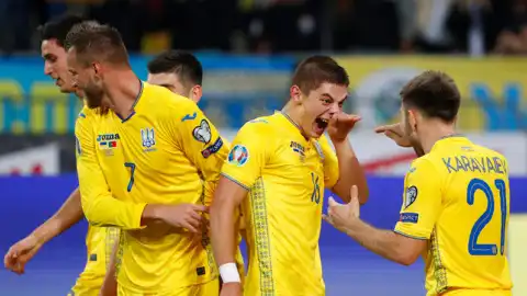 Перед відбором на Євро-2024 збірна України з футболу виявилася "вдягненою" як російські