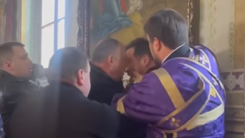 У Хмельницькому священник УПЦ МП побив і вигнав з храму військового