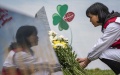 A volunteer lays flowers in front of a monument in honor of organ donors during a commemorative event held at a human organ donor memorial park in Kunming, southwest China's Yunnan Province. Photo by Xinhua/Jiang Wenyao.