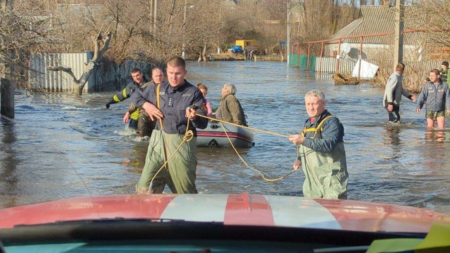 Рятувальники показали наслідки прориву дамби в Краматорську. Фото: ДСНС України