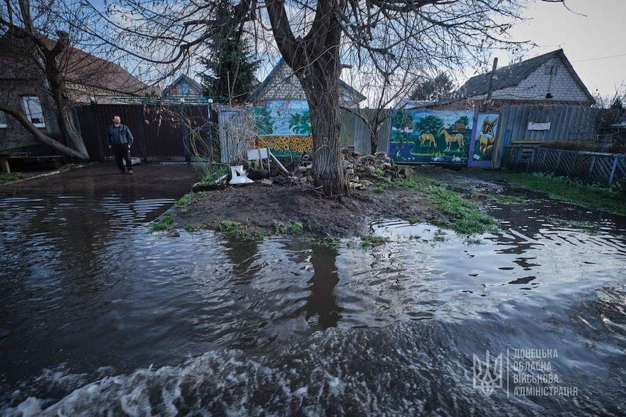 Рятувальники евакуювали 17 осіб із зони підтоплення в Краматорську. Фото: Донецька ОВА