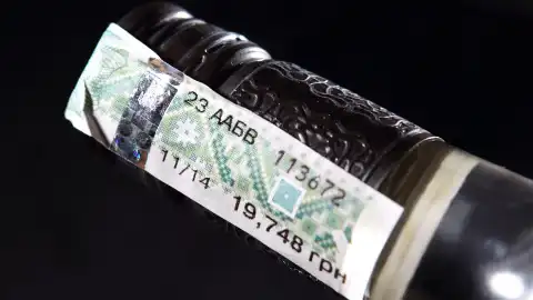 Кабмін збільшив вартість акцизних марок на алкоголь на 84%, на табак – на 78%