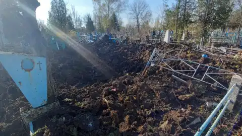 Окупанти обстріляли цвинтар у Краматорську. Фото: facebook/Олександр Гончаренко