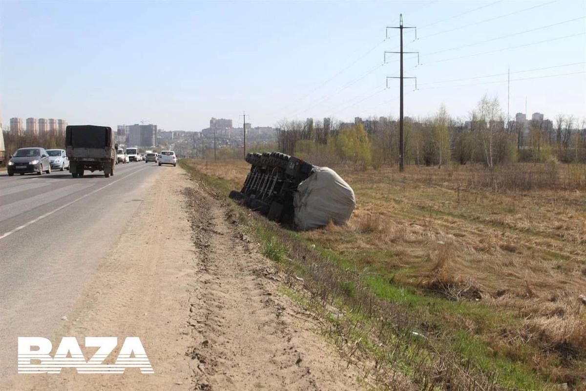 П’яний російський військовий перевернув пускову установку ЗРК С-400. Фото: Baza