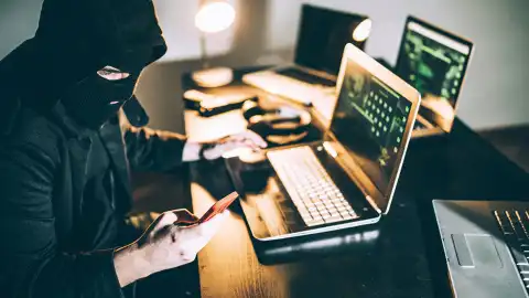 Телефонные мошенники. Фото: rbth.com