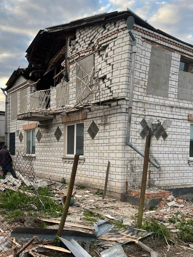 Пошкоджений будинок. Фото: telegram/ANDRII NEBYTOV