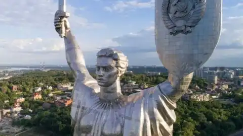 Монумент "Родина-Мать" в Киеве. Фото из открытых источников