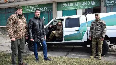 Андрей Стрихарский передал военным автомобили и медикаменты