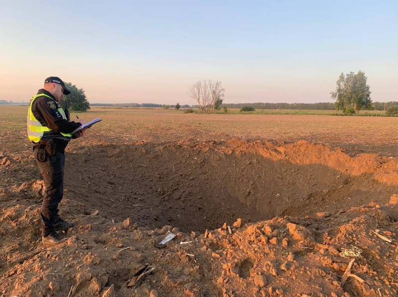 Вирва на Київщині внаслідок російського обстрілу. Фото: telegram/Andrii Nebytov