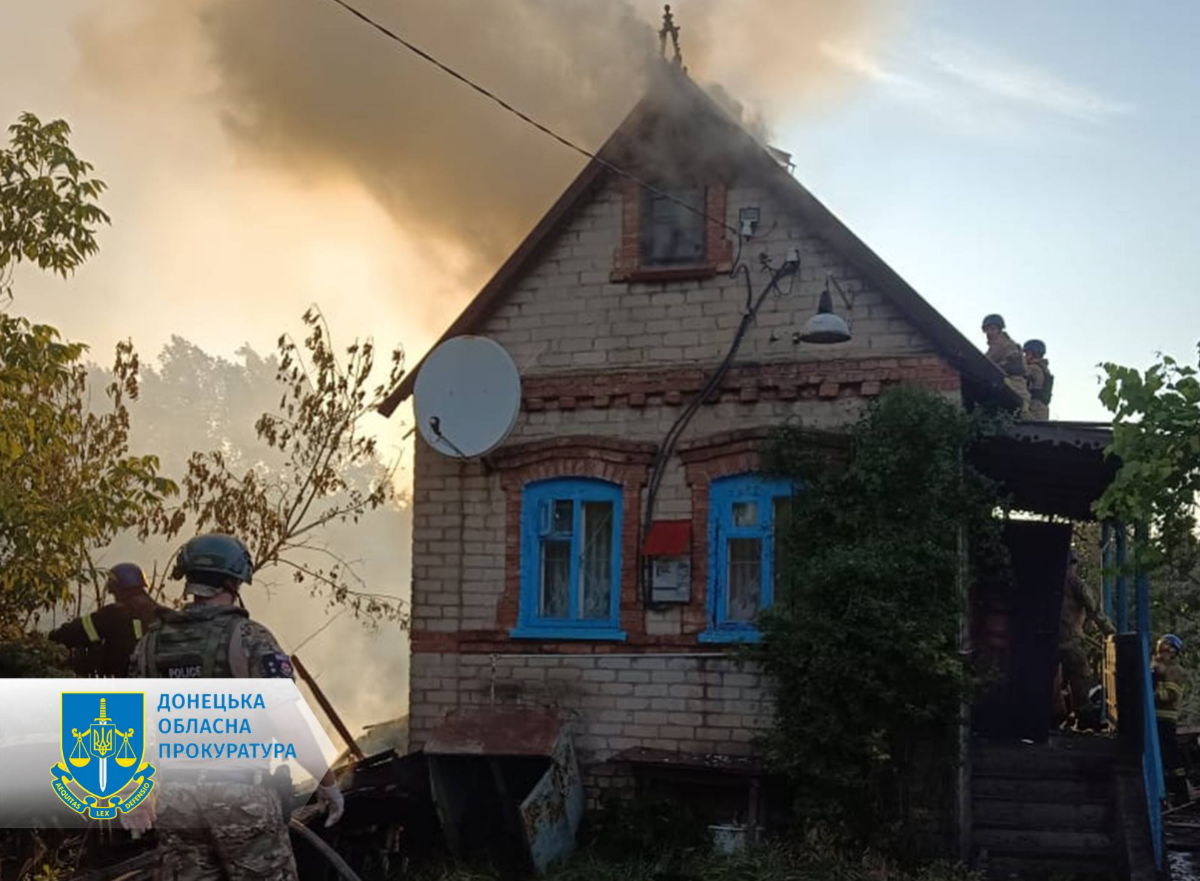 Наслідки російського обстрілу в Костянтинівці. Фото: Донецька обласна прокуратура