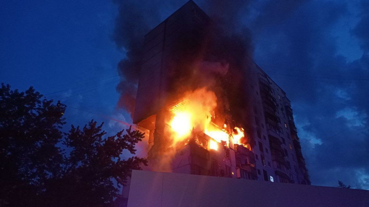 У Києві стався потужний вибух в житловому будинку. Фото: ДСНС