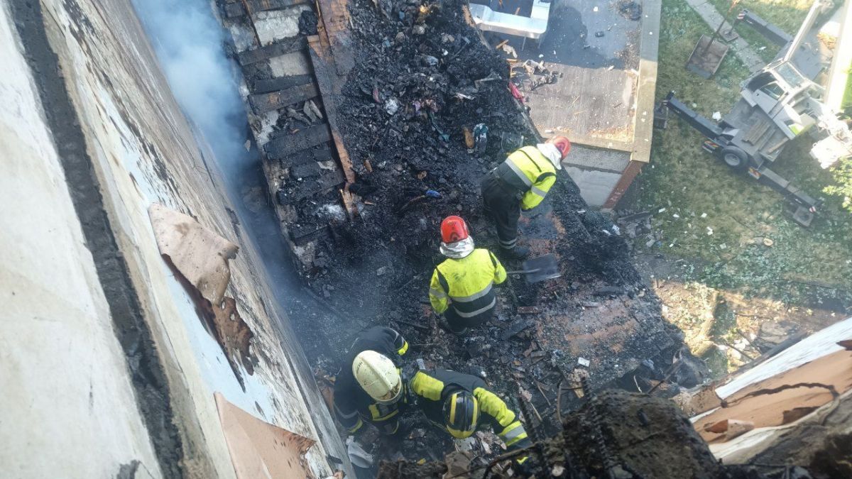 Разбор завалов после взрыва в жилом доме. Фото: ГосЧС