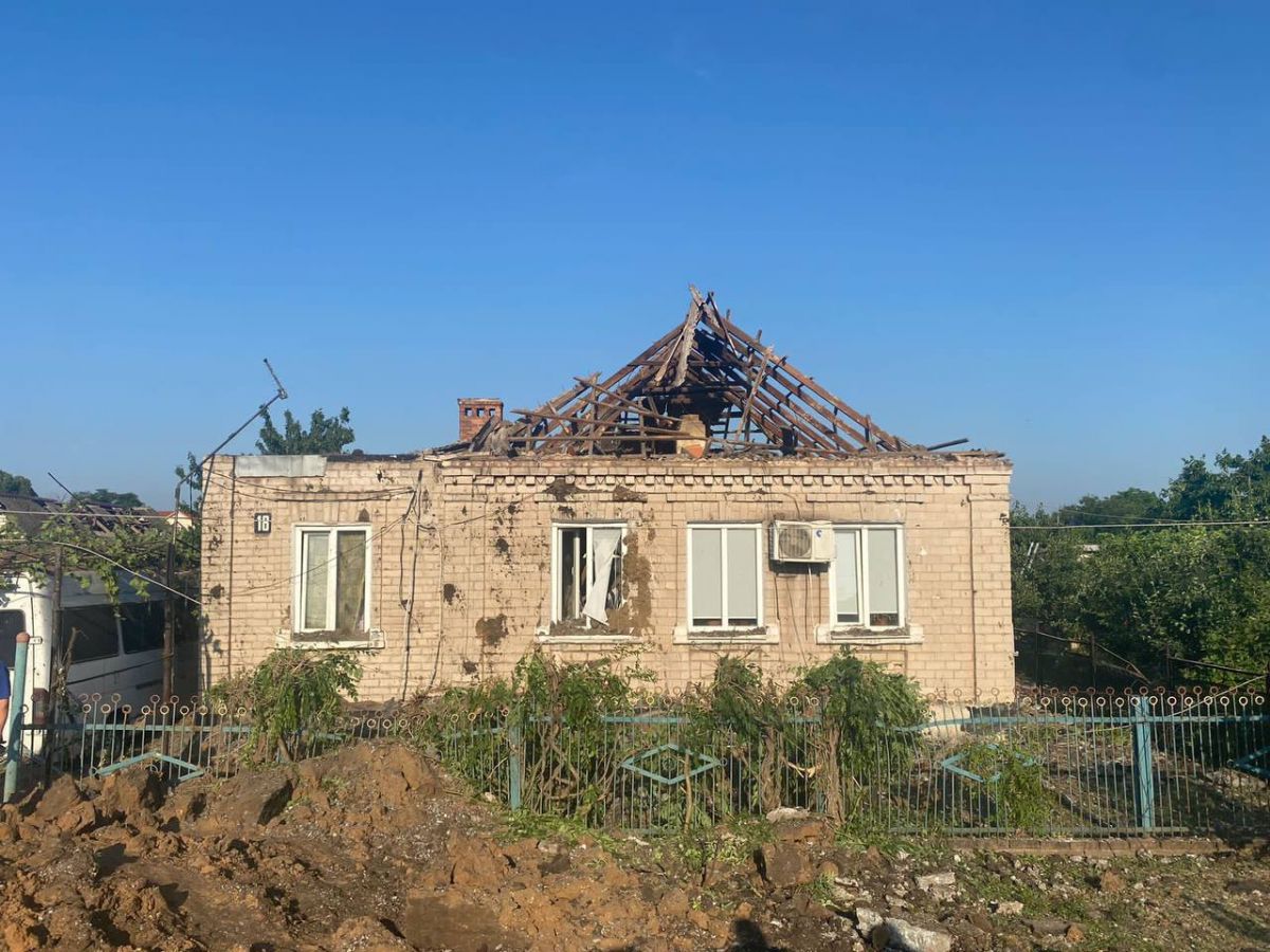 Наслідки обстрілу на Дніпропетровщині. Фото: Telegram/Микола Лукашук – голова ДОР