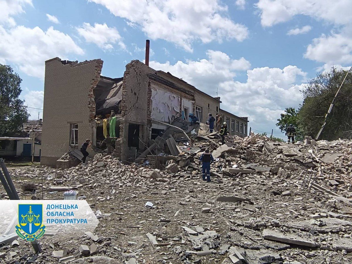 Окупанти обстріляли школу у селі Сергіївка Донецької області. Фото: Донецька обласна прокуратура