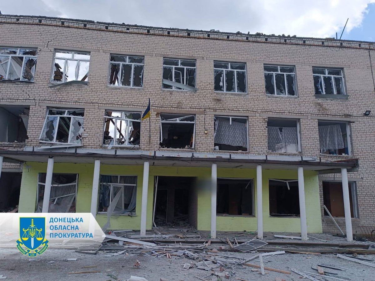 Окупанти обстріляли школу у селі Сергіївка Донецької області. Фото: Донецька обласна прокуратура