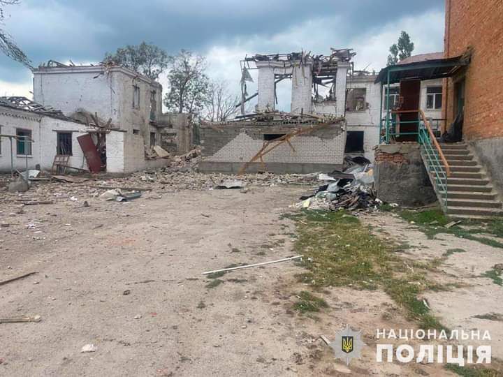 Разрушение после авиаудара РФ по школе в Орехове.  Фото: Национальная полиция