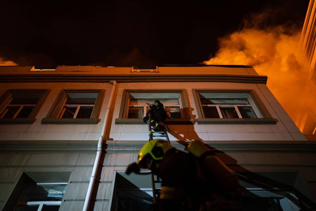 Ліквідація наслідків атаки на Одесу. Фото: ДСНС
