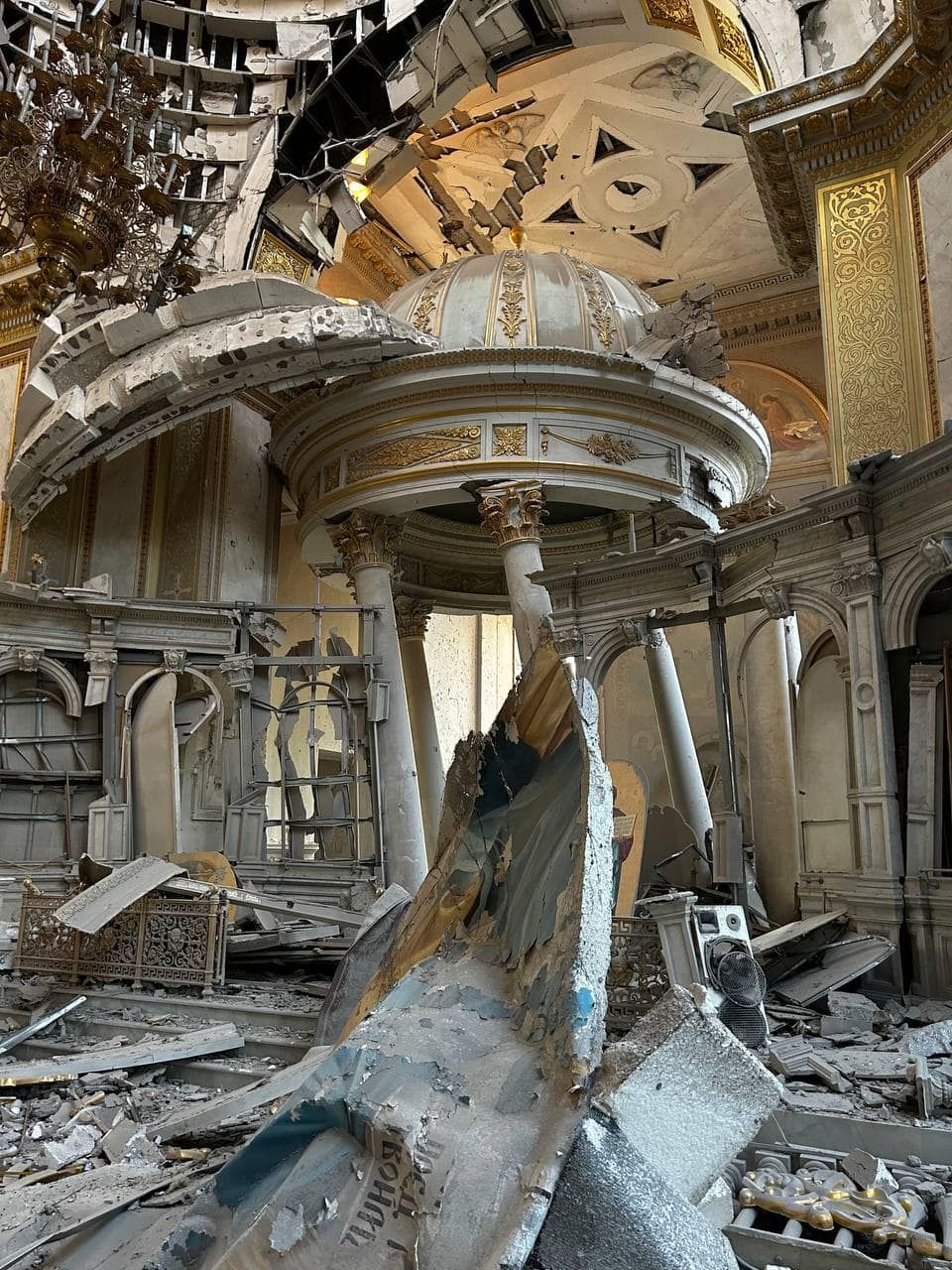 Враг ударил по Спасо-Преображенскому кафедральному собору.  Фото: facebook/Одесская епархия Украинской православной