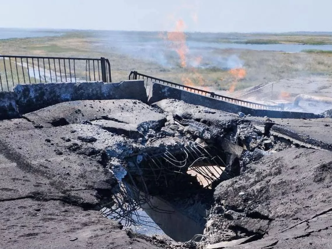Пошкодження Чонгарського мосту внаслідок ракетної атаки Сил оборони України. Фото: ТАСС