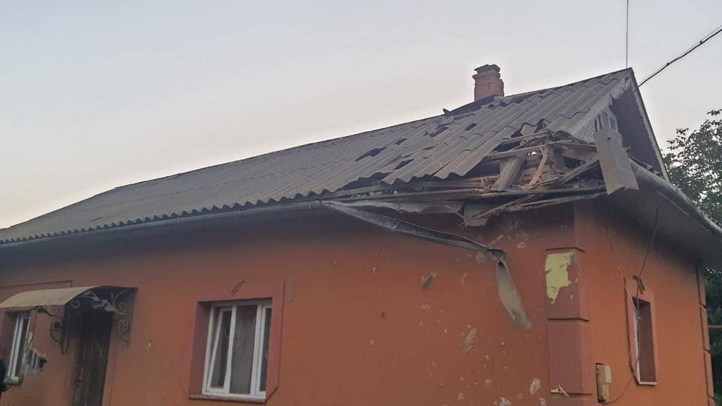 Наслідки падіння уламків російської ракети. Фото: telegram/Світлана Онищук