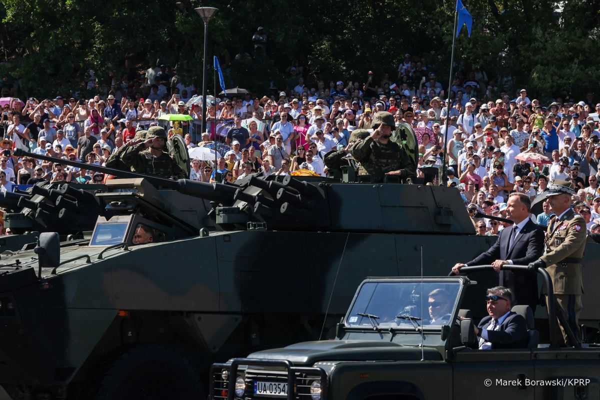 Президент Польщі Анджей Дуда на параді 15 серпня 2023 року. Фото: Marek Borawski/KPRP