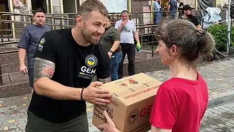 Американские благотворители заменят в Украине 80 тыс. окон, разбитых россиянами