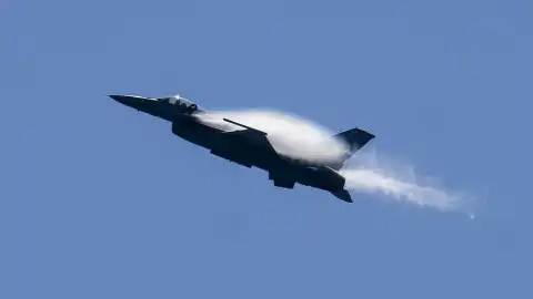 Истребитель F-16. Фото: Синьхуа.