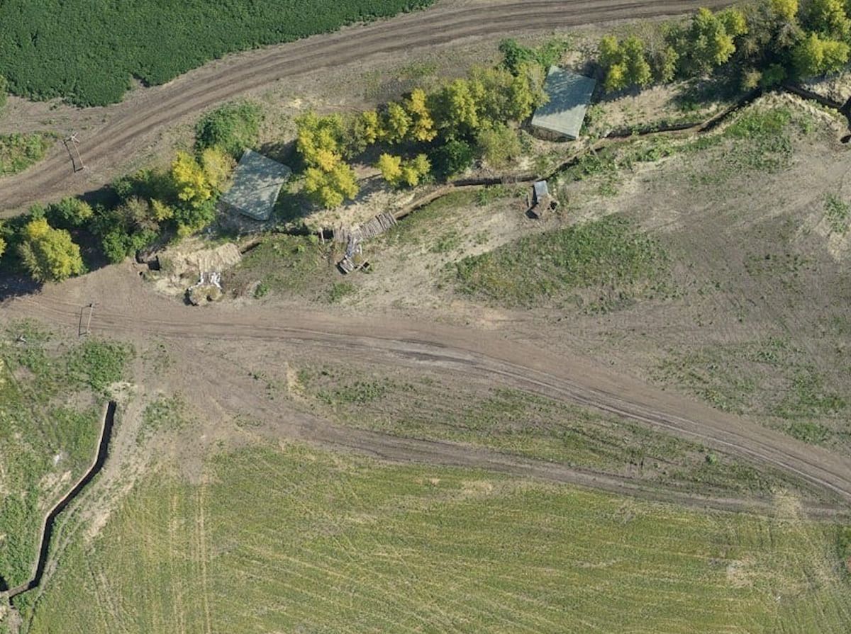 Росіяни побудували фейкову лінію оборони на кордоні Курської області та України. Фото: ЦНС