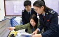 Tax personnel introduce tax preferential policies to a financial worker at battery manufacturer SCUD in Fuzhou, southeast China's Fujian Province. Photo by Xinhua/Wei Peiquan.