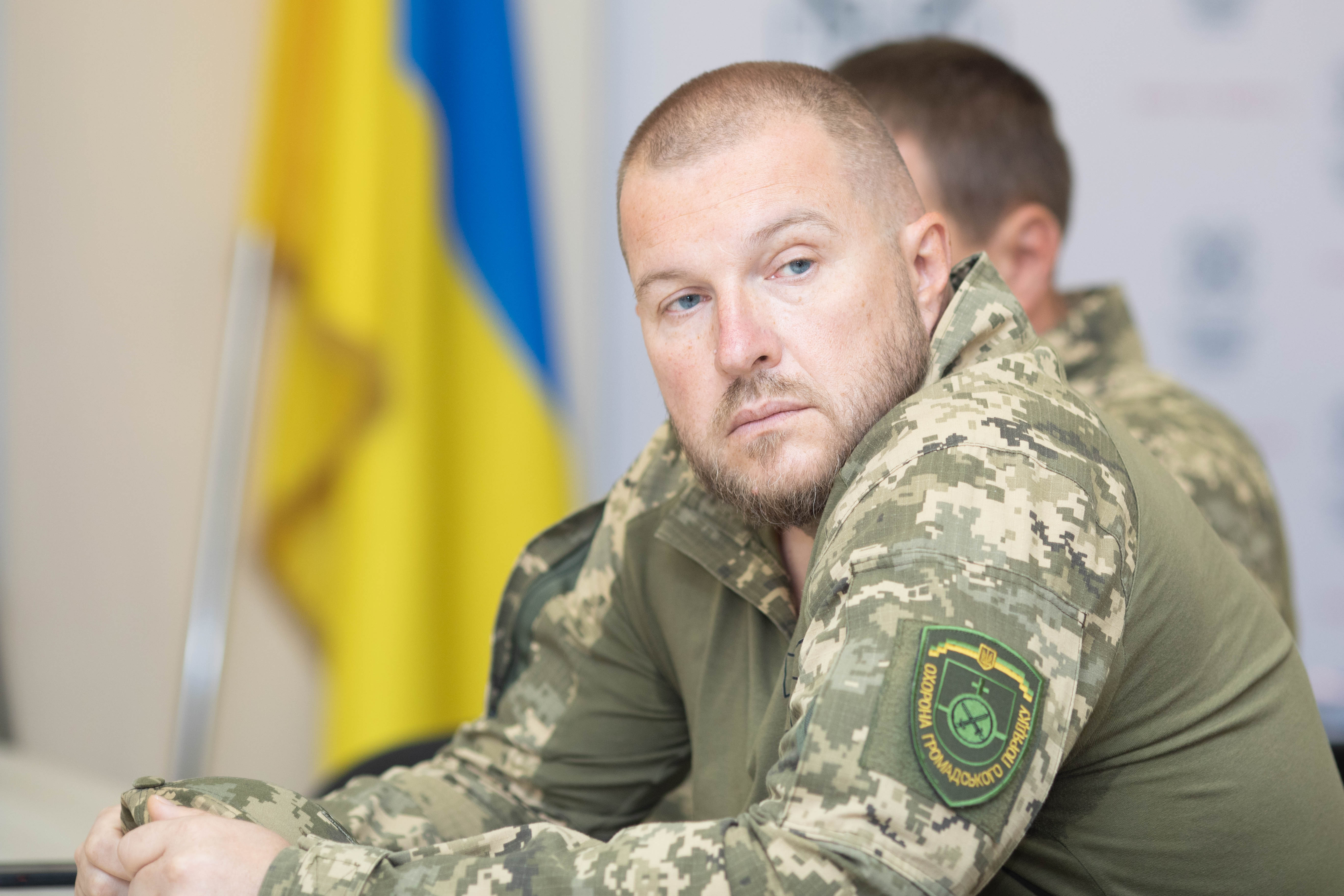 Вручення посвідчення. Фото: Мінветеранів