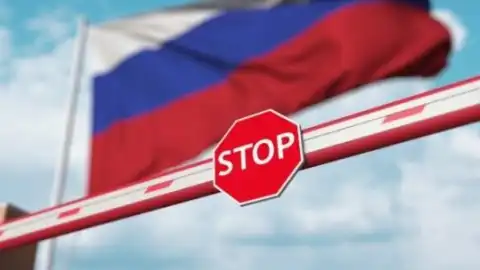 В Європі у росіян конфісковуватимуть смартфони, шуби та ноутбуки, Україна повернула контроль над буровими біля Криму, помер акордеоніст Ян Табачник