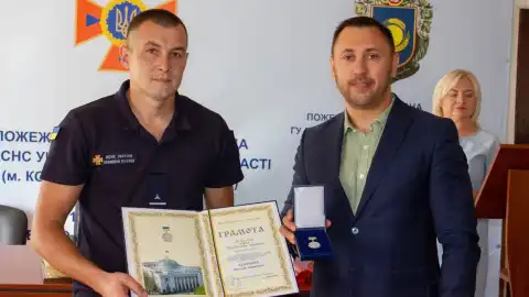 Андрій Стріхарський привітав рятівників з професійним святом та нагородив грамотами ВРУ працівників ДСНС