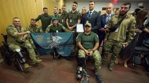 Zelenskyy visits Ukrainian soldiers undergoing prosthetics and rehabilitation in New York