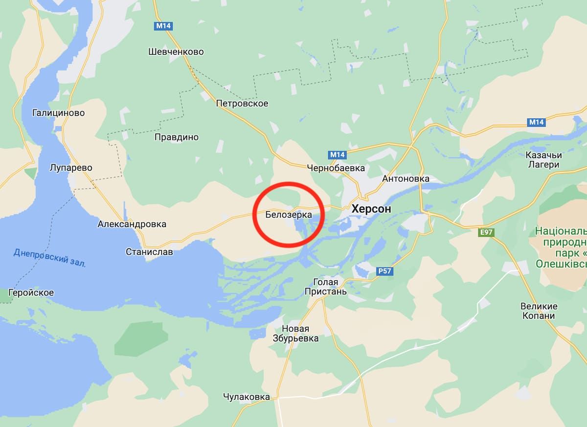 Одна людина загинула та двоє дістали поранення внаслідок обстрілу Білозерки. Фото: Google Maps