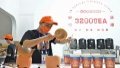 Exhibitors make milk tea for visitors at the third China International Consumer Products Expo (CICPE) in Haikou, capital city of south China's Hainan Province. Photo by Xinhua/Li Xin.