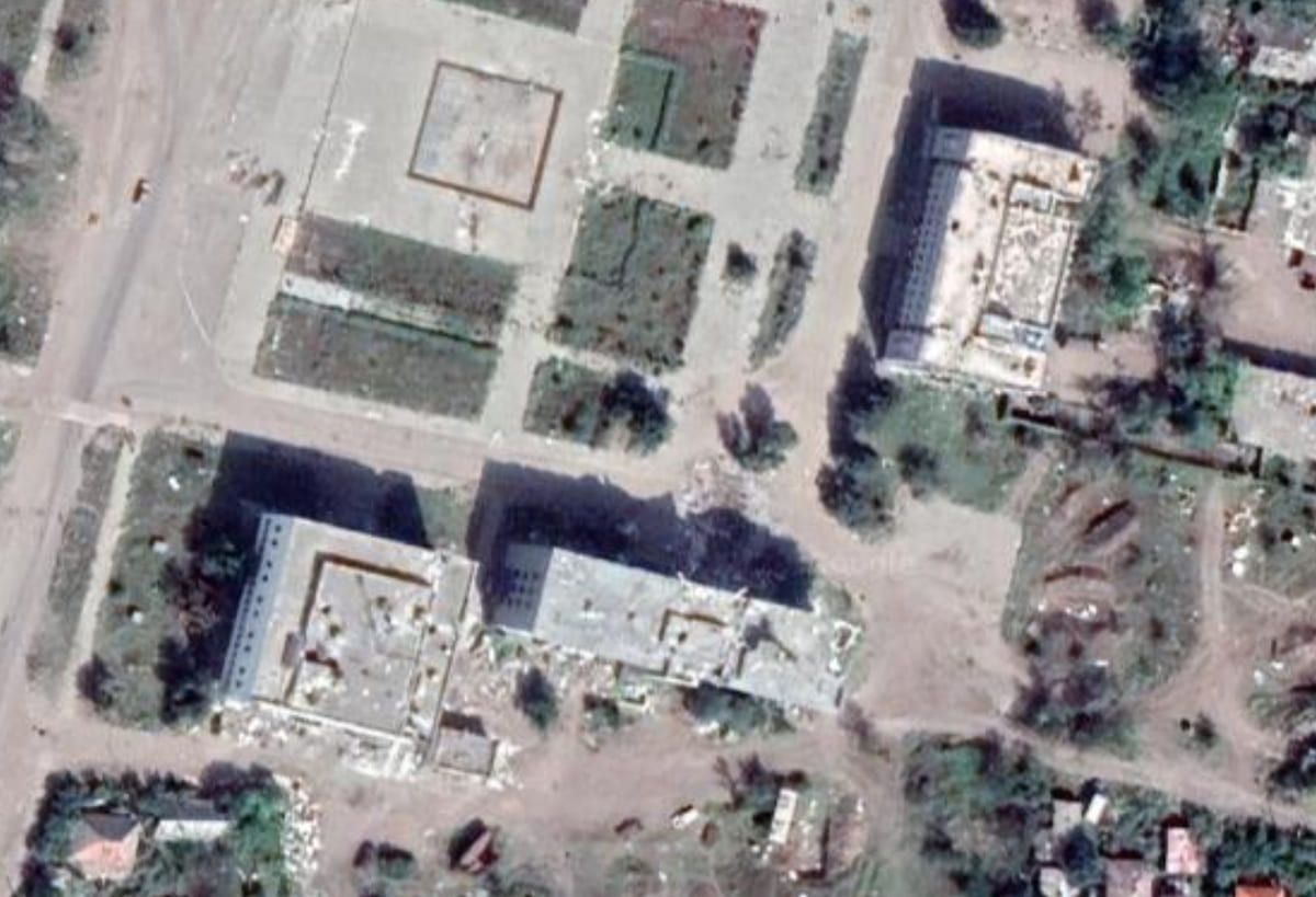 Будівля Попаснянської районної ради та місцевість навколо неї. Фото: Google Maps