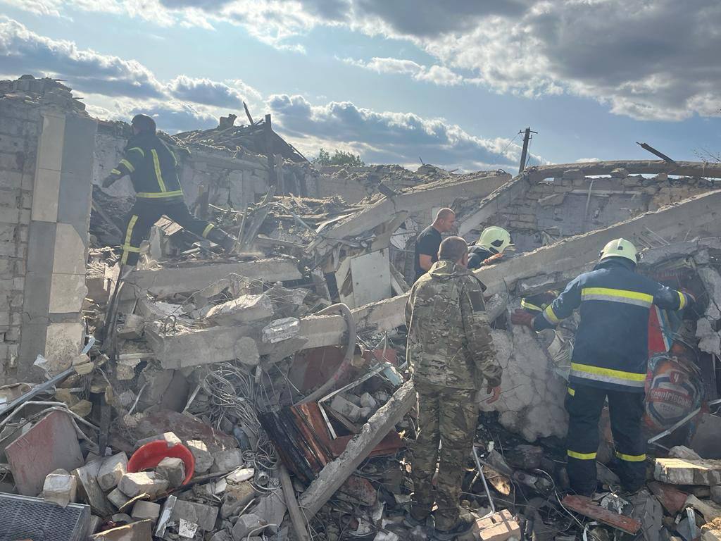 Наслідки обстрілу. Фото: Харківська обласна прокуратура
