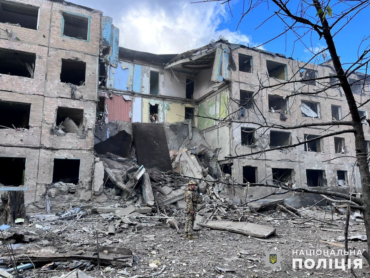 Наслідки російських обстрілів. Фото: телеграм-канал поліції Донецької області