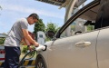 A man charges his electric vehicle at a charging station in Zhujiahu Village of Yiyuan County, east China's Shandong Province. Photo by Xinhua/Zhu Zheng.