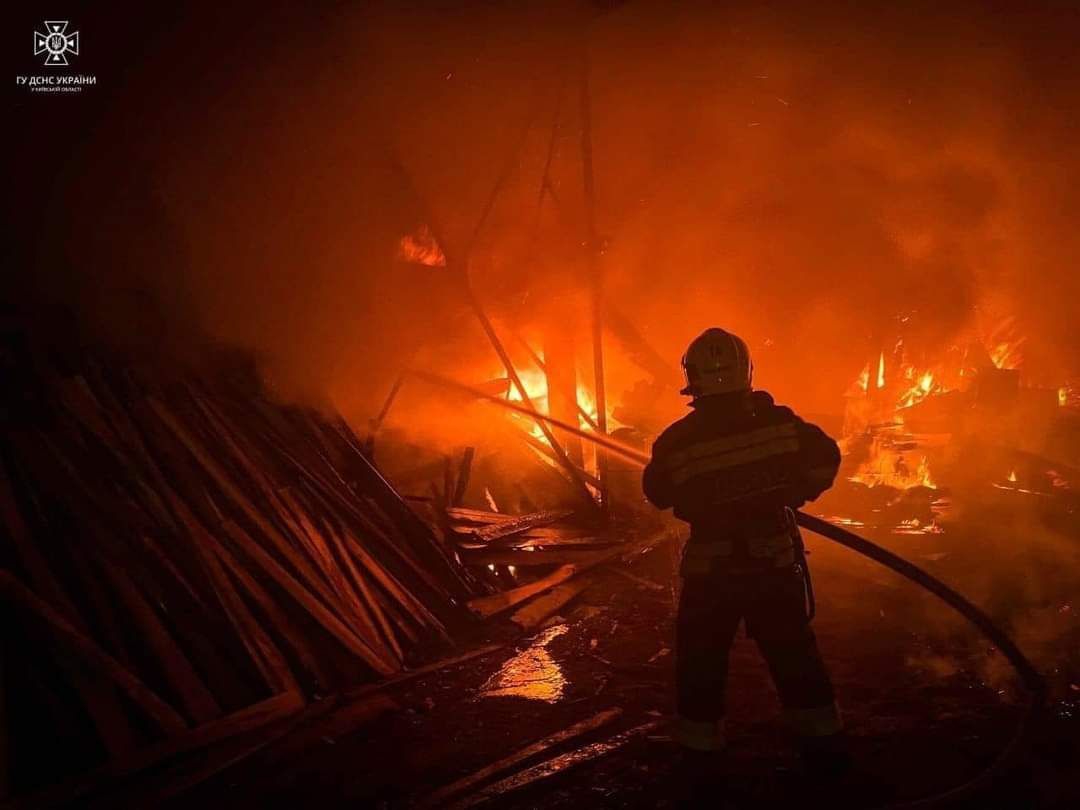На Київщині рятувальники ліквідували пожежу. Фото: ДСНС