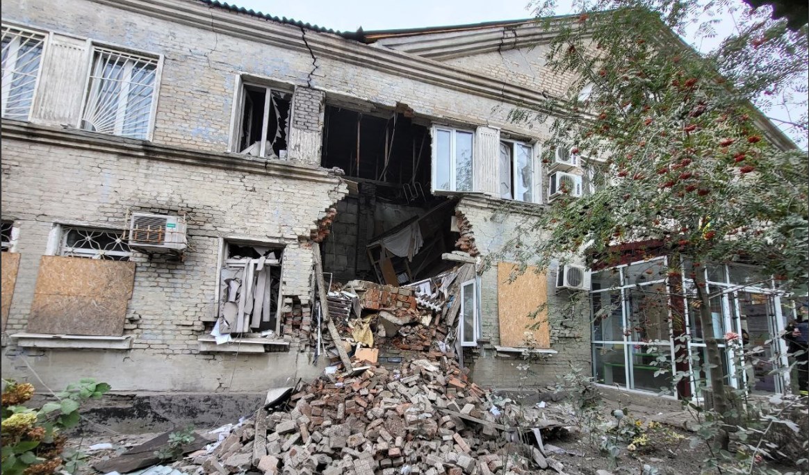 Наслідки обстрілу Покровська. Фото: МВС
