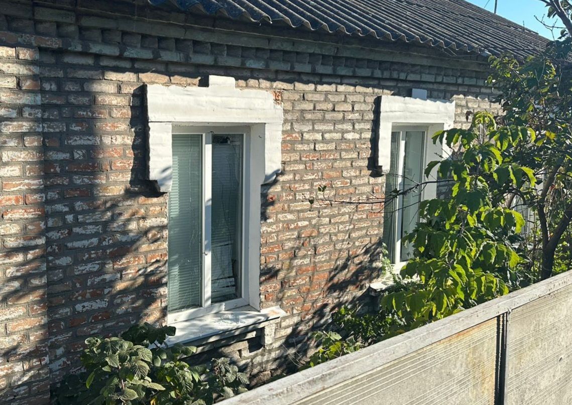 Пошкоджені вікна будинку. Фото: telegram/Сергій Лисак