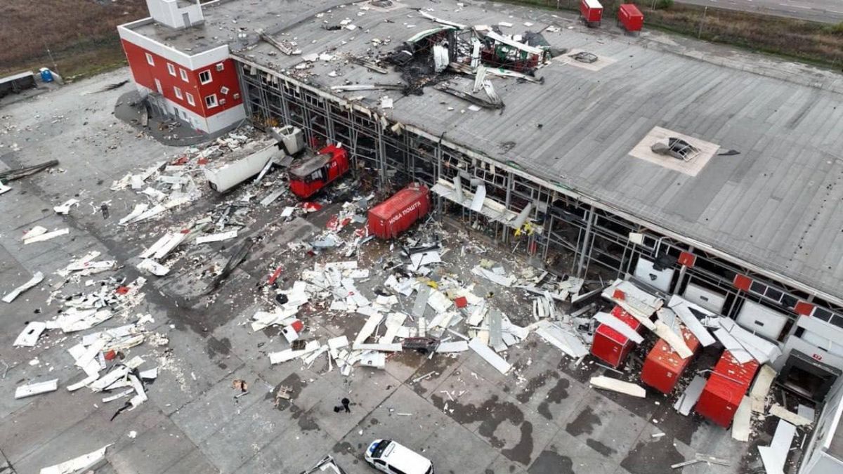 Окупанти вдарили ракетами С-300. Фото: МВС України
