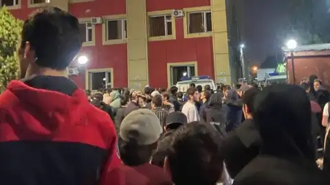 Беспорядки в Хасавюрте возле гостиницы "Фламинго". Фото из открытых источников