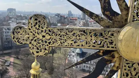Падіння хреста у Софійському соборі. Фото: Софія Київська