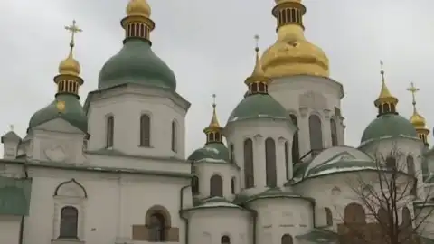 300 тис. мертвих окупантів, куполи Софії позолотять на 80 млн гривень, Арестович посварився з Притулою