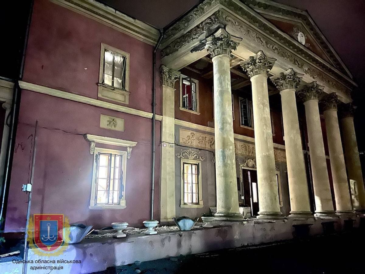 Російські окупанти пошкодили Одеський національний художній музей. Фото: Одеська ОВА