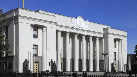 Правительство вспомнило о долгах, которые придумали для местных бюджетов Азаров с Януковичем, и хочет забрать их из громад, – АГУ