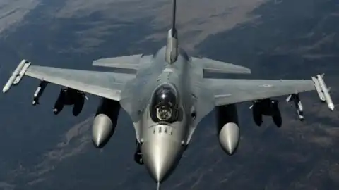 Ukraine can get F-16 already in winter – David Petraeus